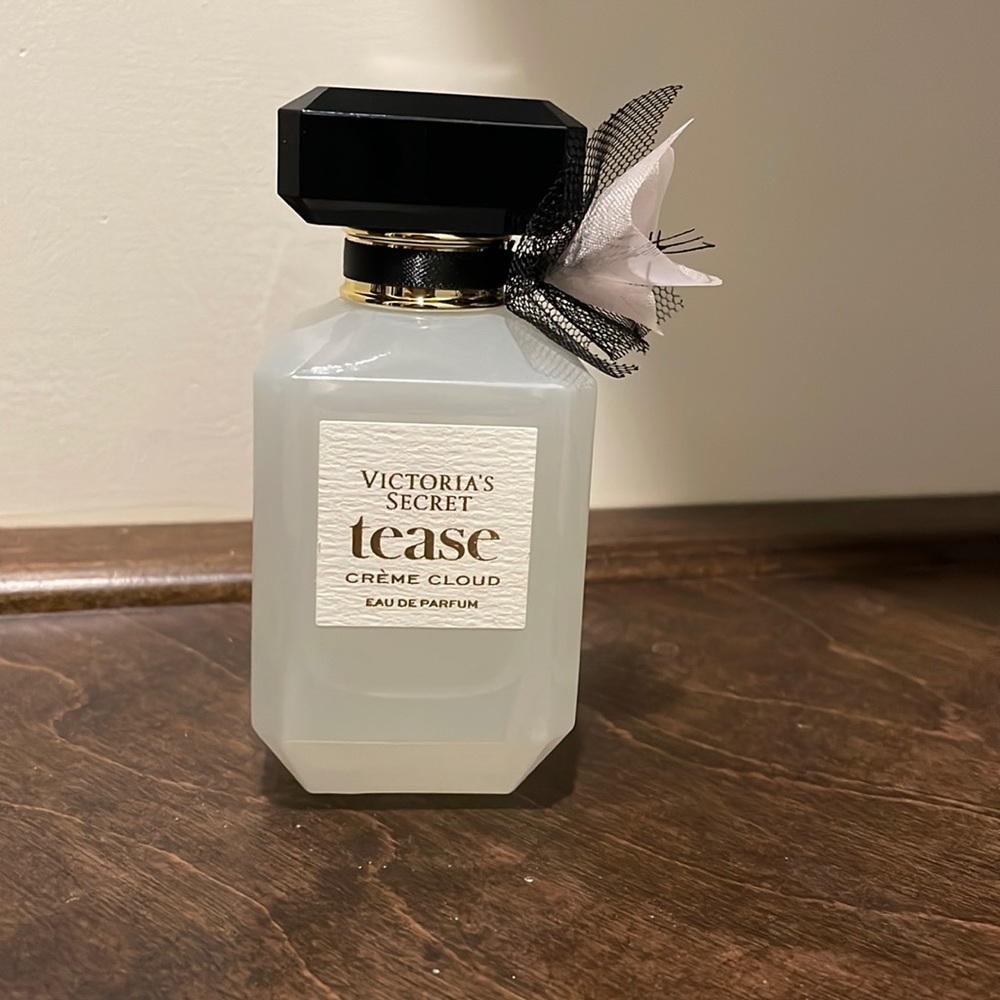 Victoria’s Secret Tease Creme Cloud